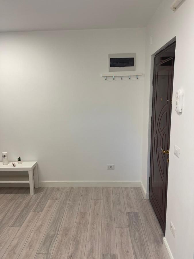 Apartament Incantator In Roman Extérieur photo