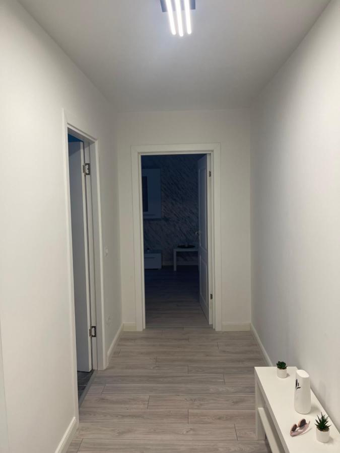 Apartament Incantator In Roman Extérieur photo