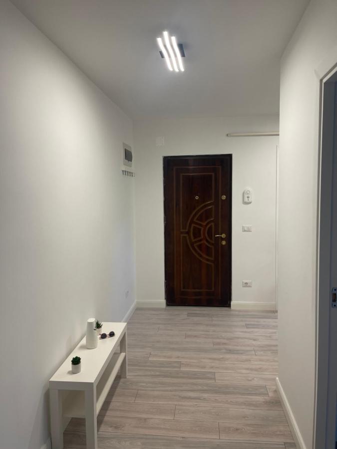 Apartament Incantator In Roman Extérieur photo