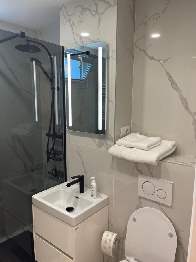 Apartament Incantator In Roman Extérieur photo